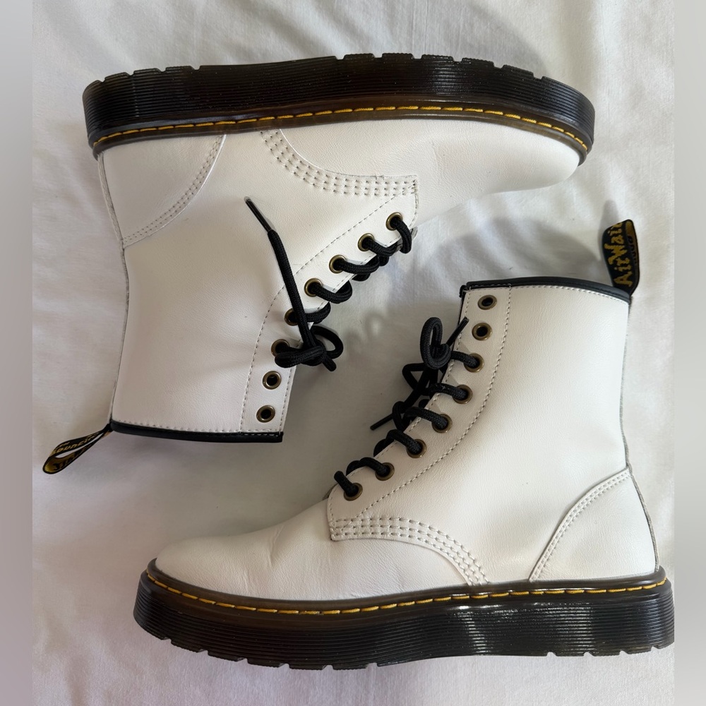 Dr. Martens White Boots Black Laces size 7 - Picture 11 of 15